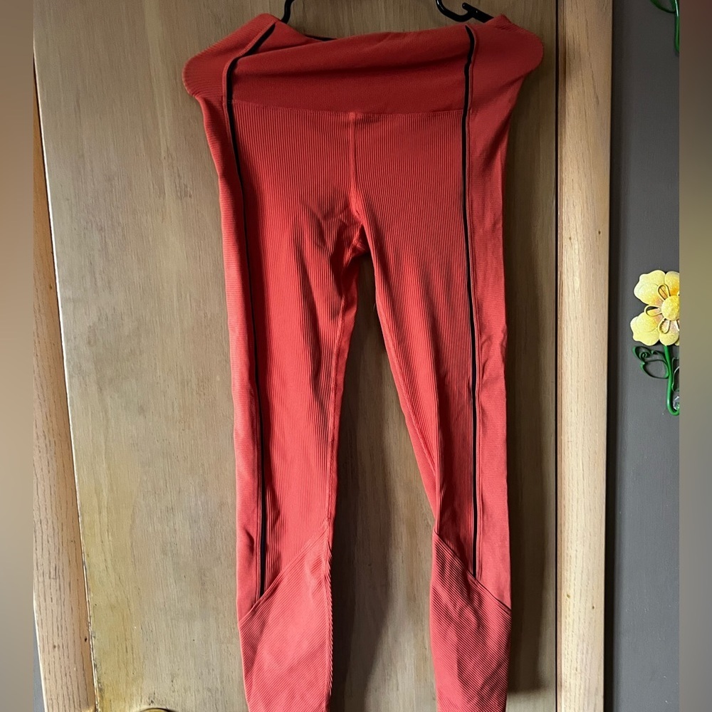 Zyia Active Burnt Orange Ribbed Premium 7/8 Leggings in size 6-8​​
